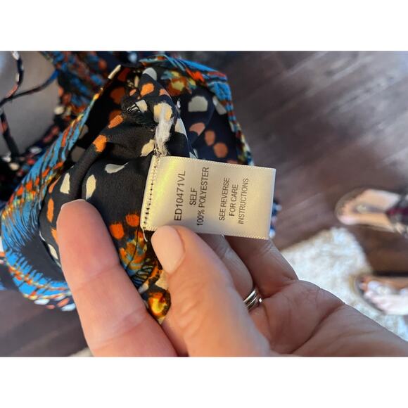 Woman's sz M - Blue Print DRESS - en creme - Open back w lattice - silky polystr - Picture 2 of 6